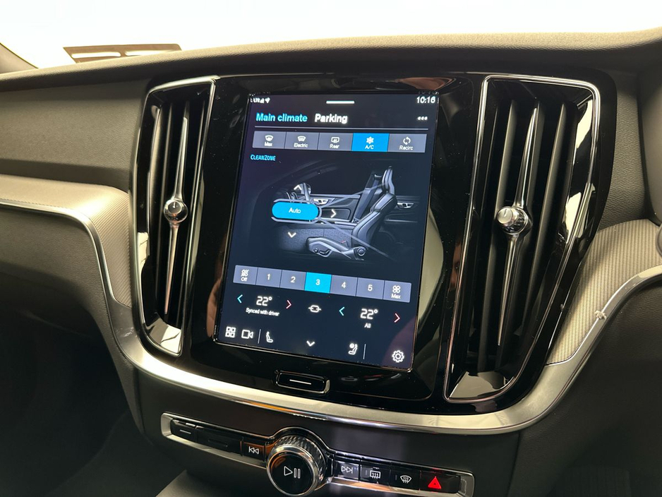 2026 Volvo V60 - image 17