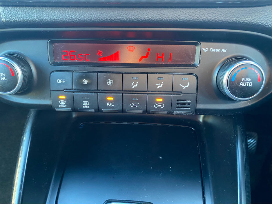 2017 Kia Carens OR RONDO EX 5DR €11,900