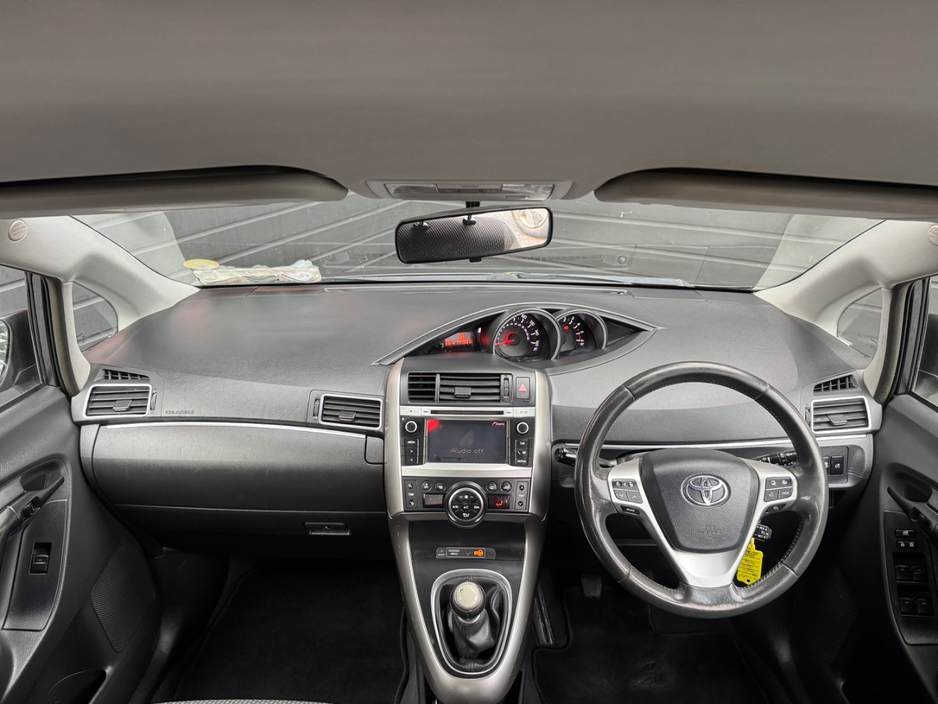 2014 Toyota Corolla Verso - image 8