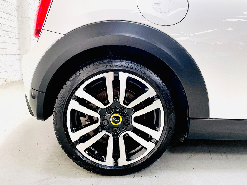 2023 MINI Cooper S - image 23