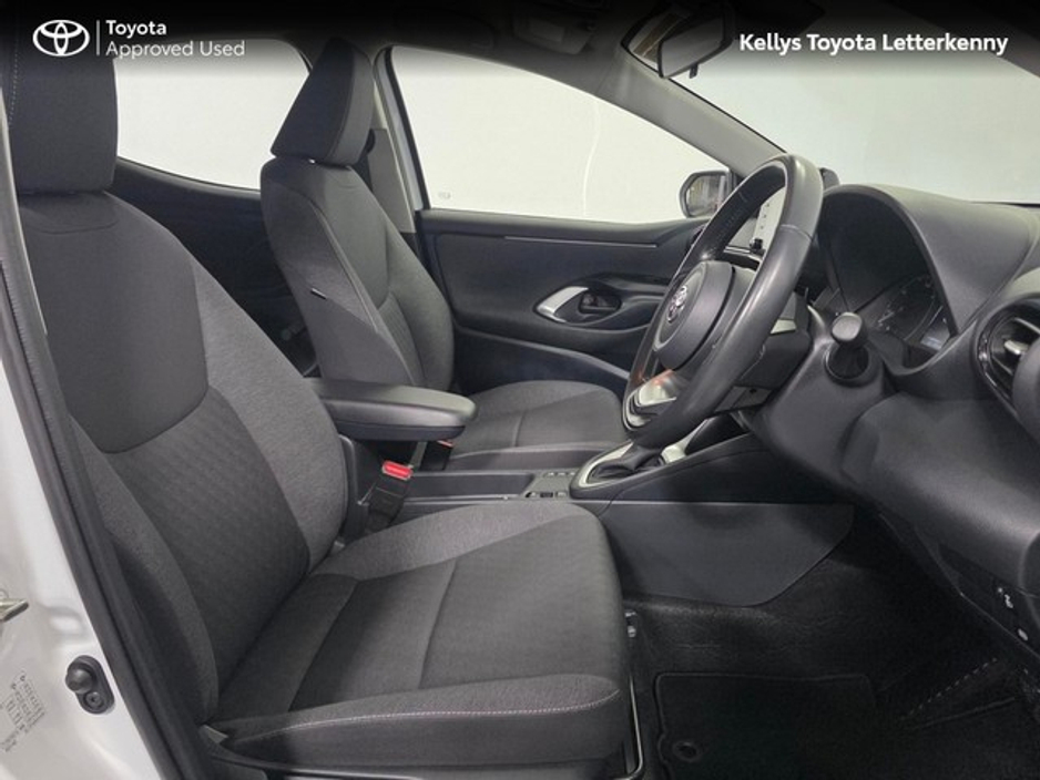 2022 Toyota Yaris YARIS HYBRID LUNA #65 €20,995