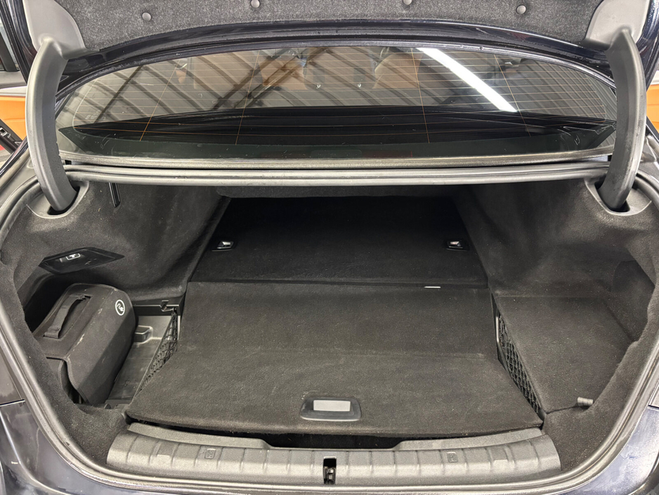 2017 BMW 5 Series - image 16