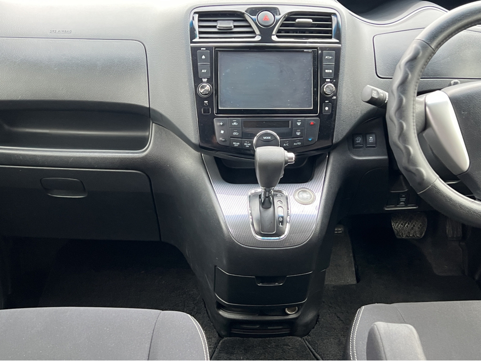 2014 Nissan Serena 2014 Nissan Serena Self Charging Hybrid Automatic 8 Seater €11,950