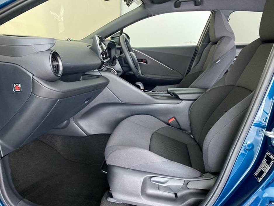 2025 Toyota C-HR - image 6