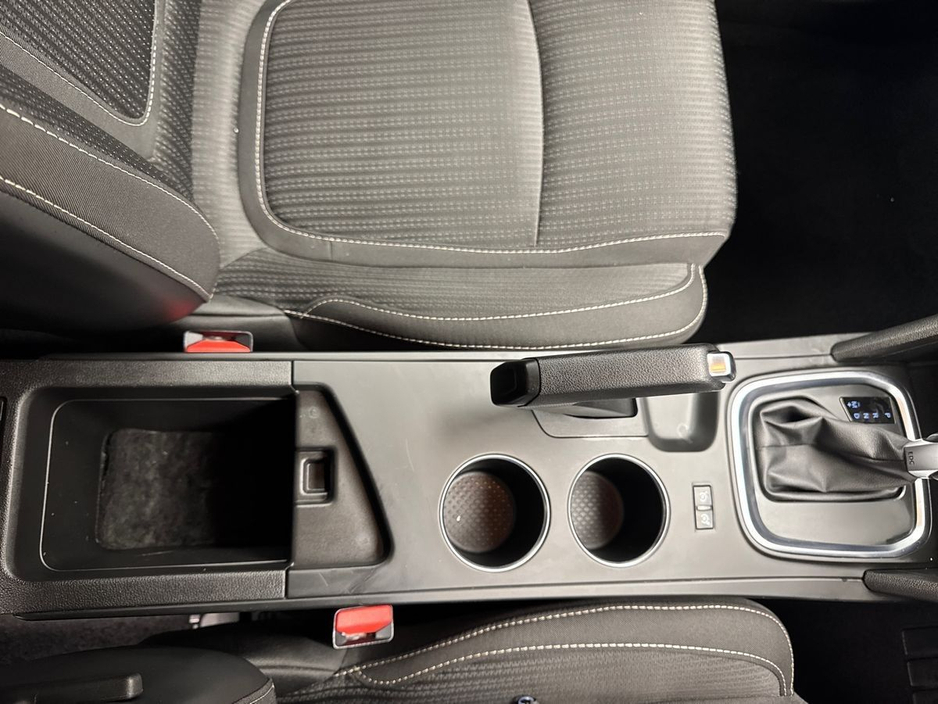 2021 Renault Megane - image 13