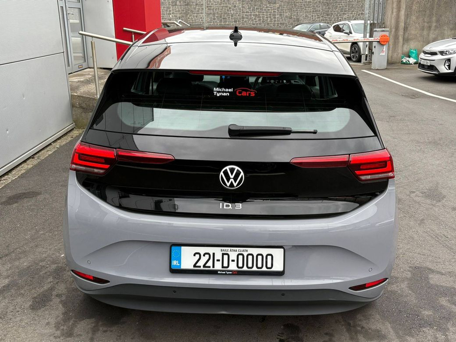 2022 Volkswagen ID.3 - image 10