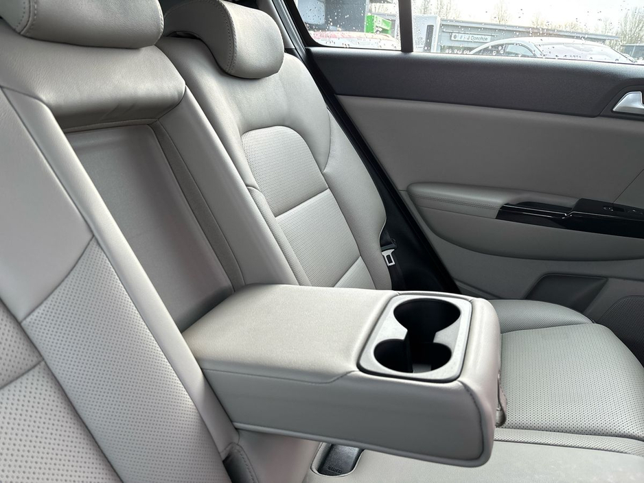 2021 Kia Sportage - image 25