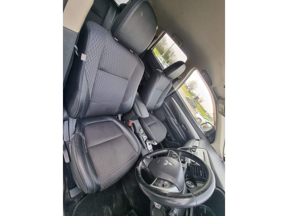 2015 Mitsubishi Outlander - image 16