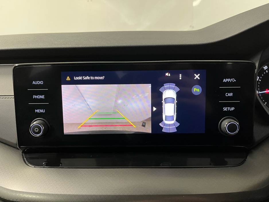 2023 Skoda Octavia - image 13