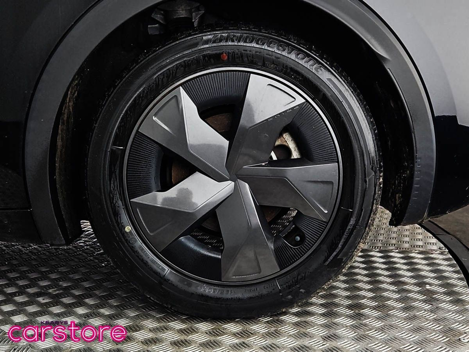 2023 Toyota Prius - image 18