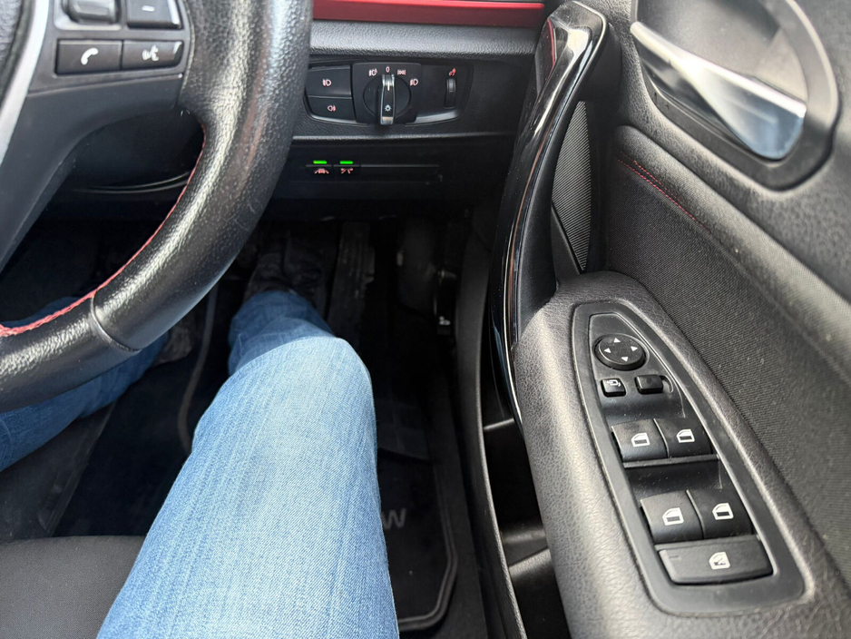 2016 BMW 1 Series - image 12