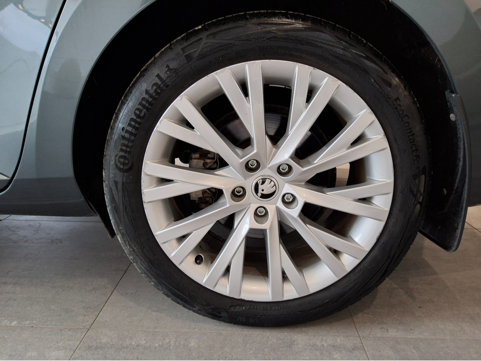 2021 Skoda Superb - image 7