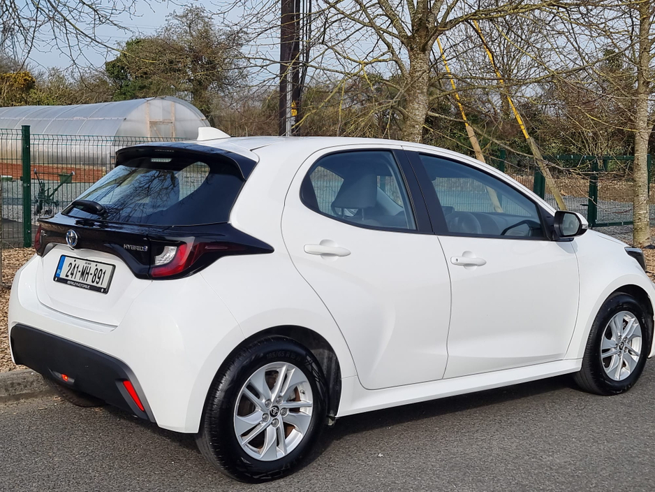 2024 Toyota Yaris - image 8