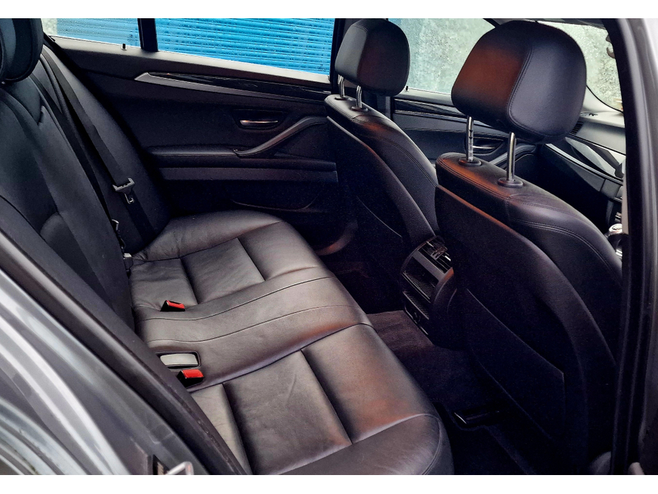 2013 BMW 5 Series - image 6
