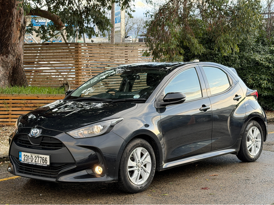 2023 Toyota Yaris 1.5 HYBRID..REAR CAMERA..APPLE CARPLAY €16,900