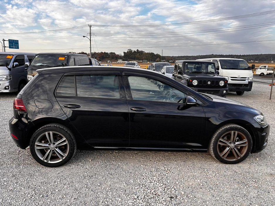 2019 Volkswagen Golf - image 4