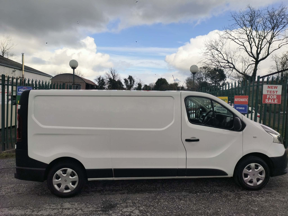 2018 Renault Trafic - image 8