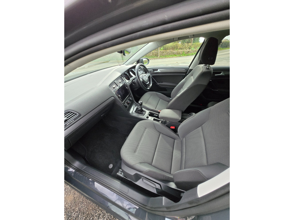 2018 Volkswagen Golf - image 19