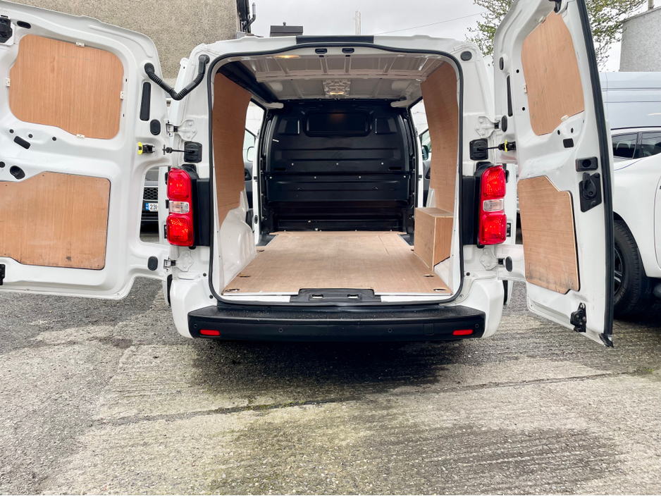 2022 Opel Vivaro - image 21