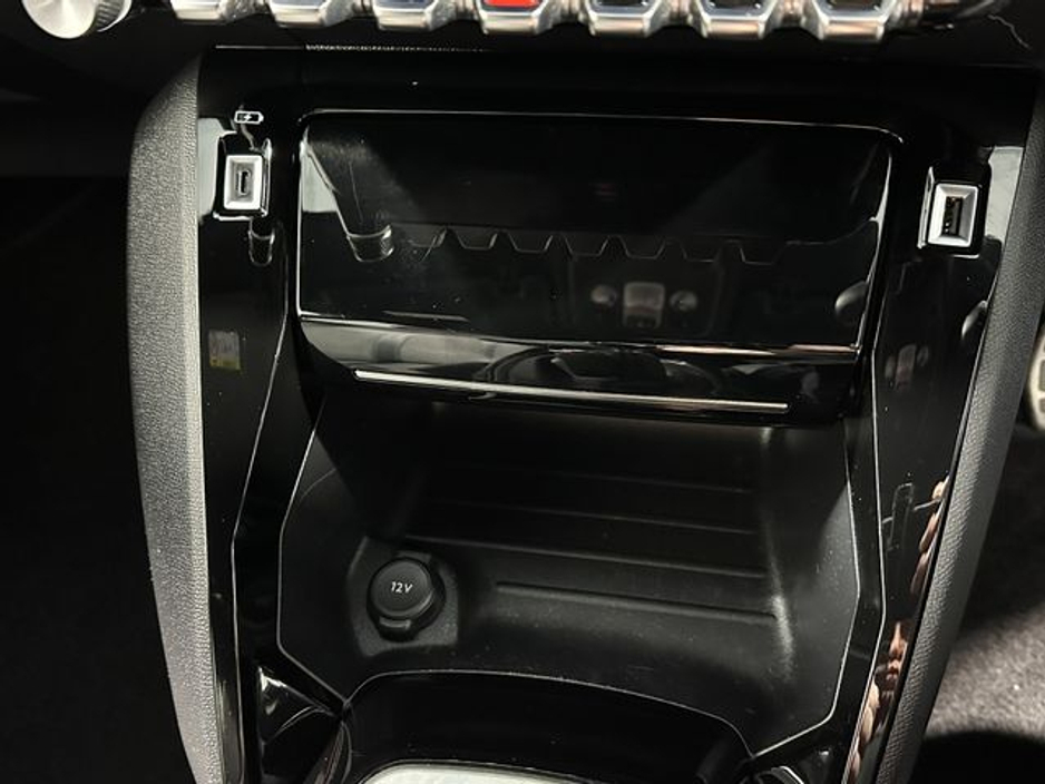 2023 Peugeot 2008 - image 25