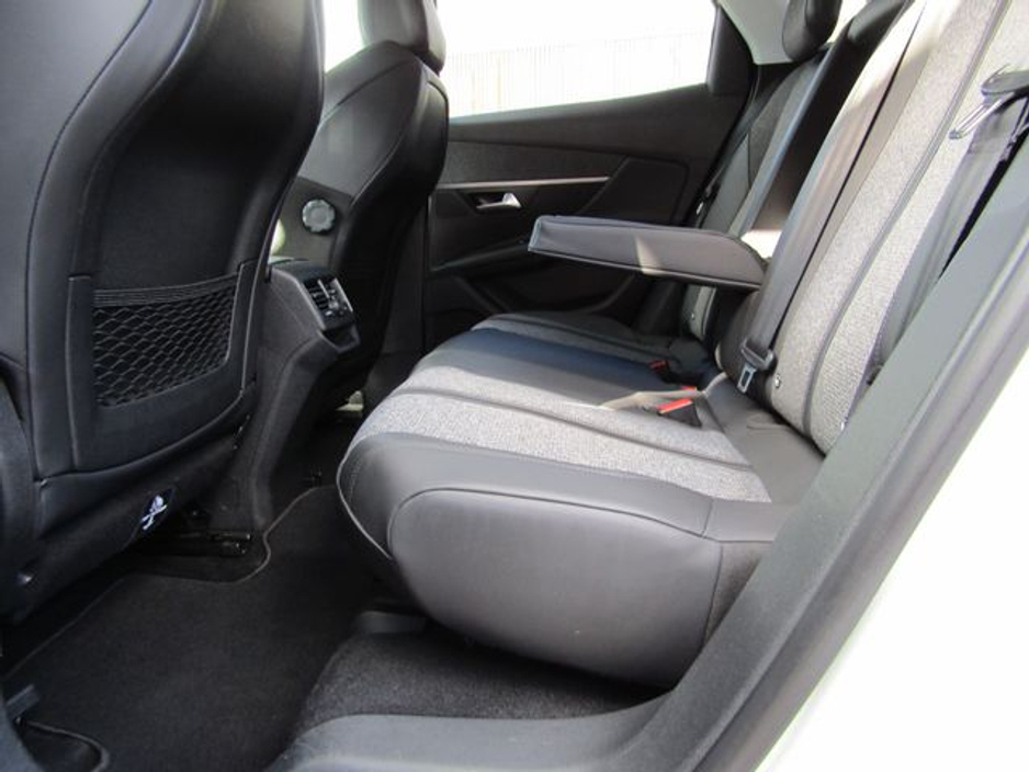 2018 Peugeot 3008 - image 17