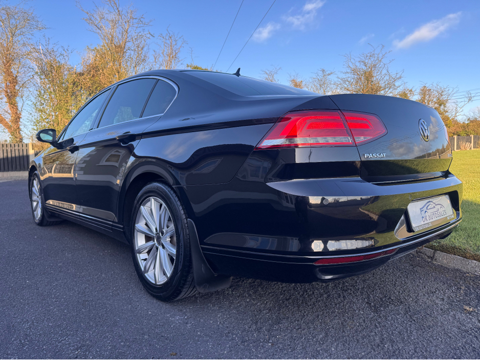 2015 Volkswagen Passat - image 8