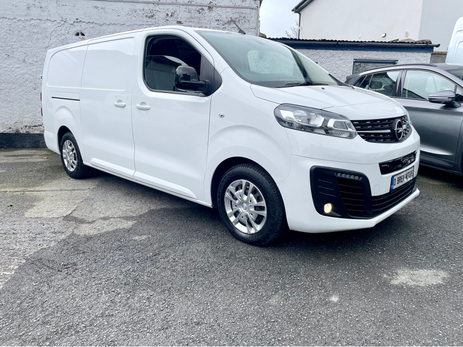 2022 Opel Vivaro - image 2