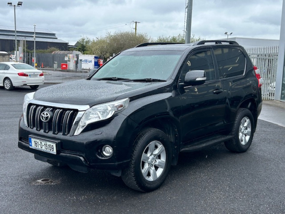 2016 Toyota Landcruiser - image 4