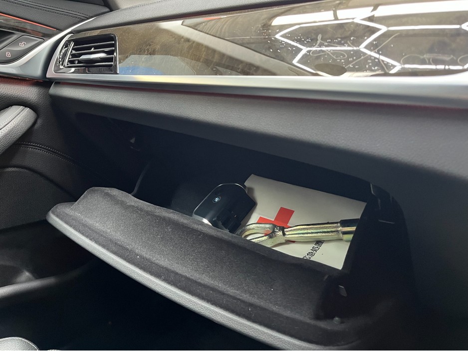 2018 BMW 5 Series - image 22