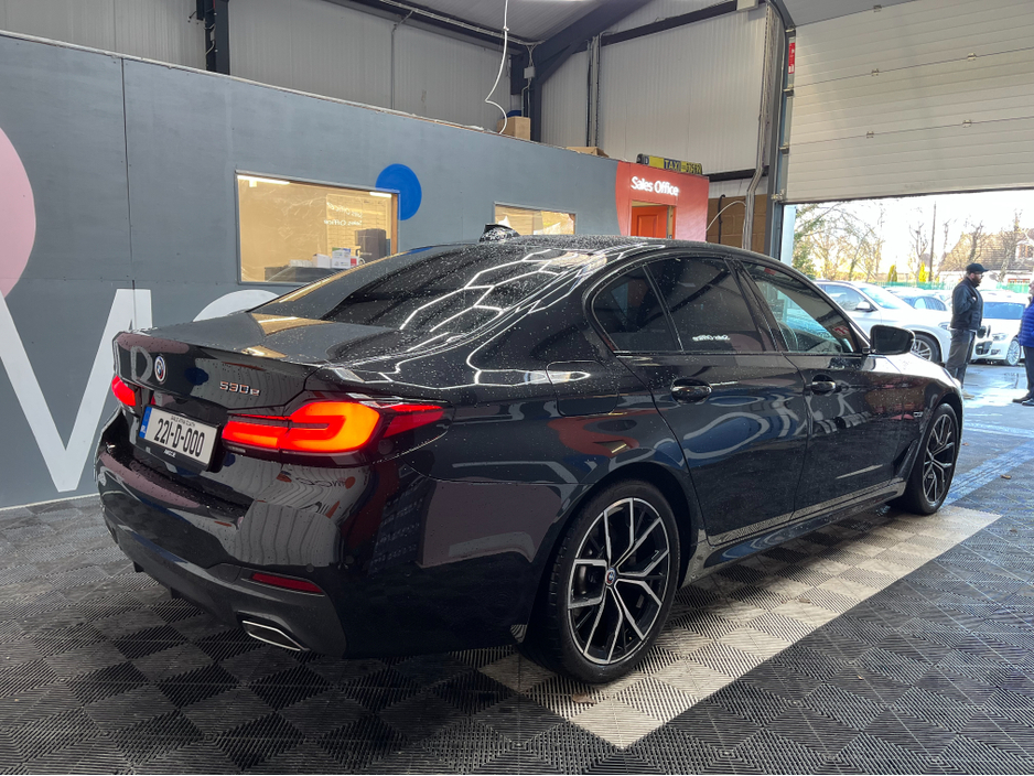 2022 BMW 5 Series 2022 BMW 523E M-SPORT 2.0 AUTOMATIC / CRUISE CONTROL / 360° PARKING CAMERA / PADDLE SHIFTERS / ELECTRIC MEMORY & HEATED SEATS / APPLE CARPLAY / HEATED REAR SEATS