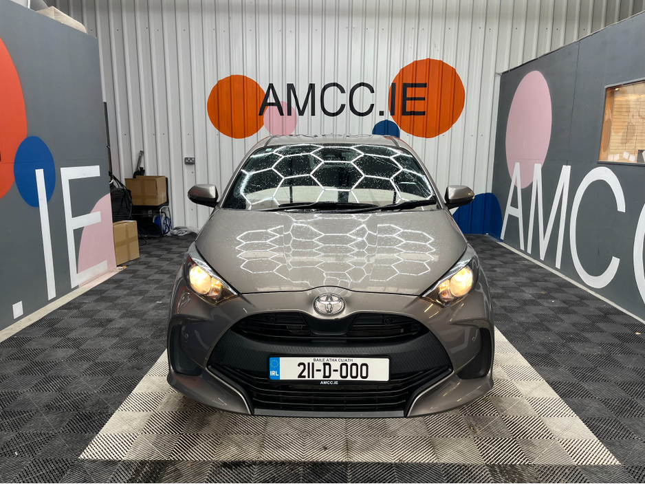 2021 Toyota Yaris - image 6