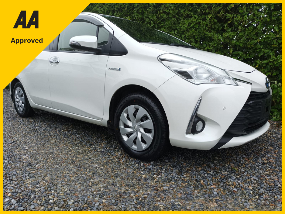 2019 Toyota Yaris 1.5 PETROL HYBRID AUTOMATIC ONLY 53,817kms JUST FULLY SERVICED INCLUDING 4 NEW TYRES 2 YEARS NCT 1 YEAR ROAD TAX HIGH SPEC CAR REVERSE CAMERA LARGE TOUCHSCREEN MULTIMEDIA SYSTEM PARKING SENSORS €17,949