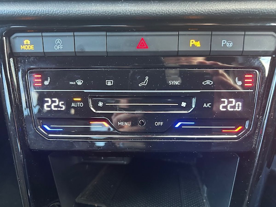 2023 Volkswagen T-Roc - image 6