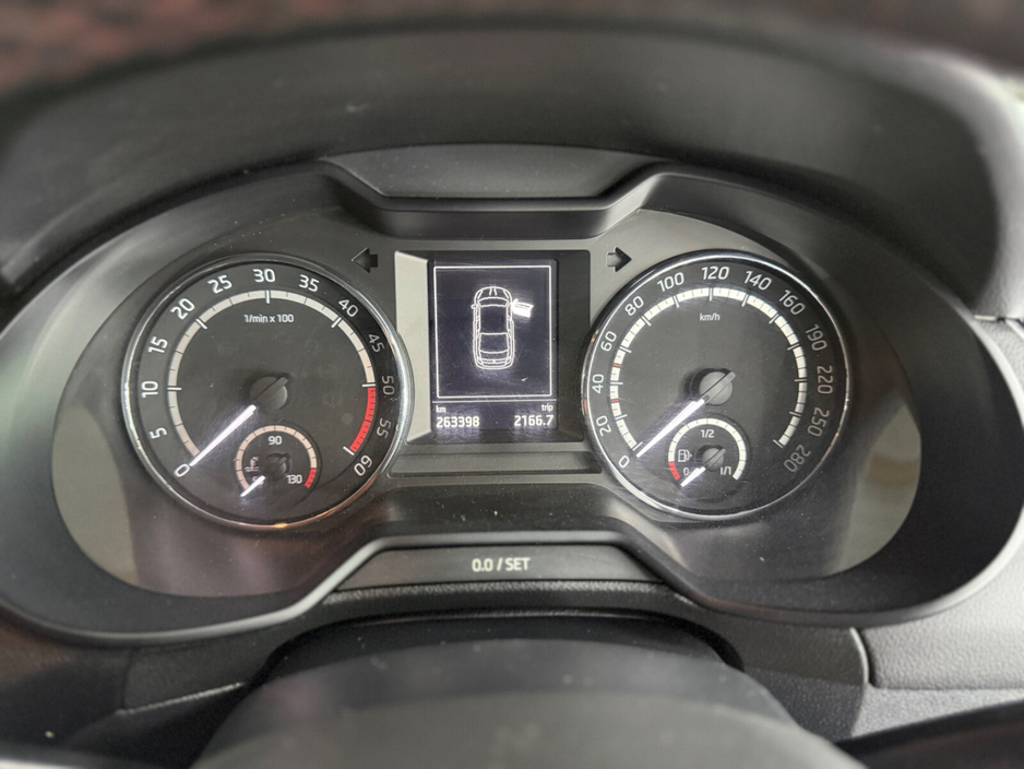 2015 Skoda Octavia - image 26