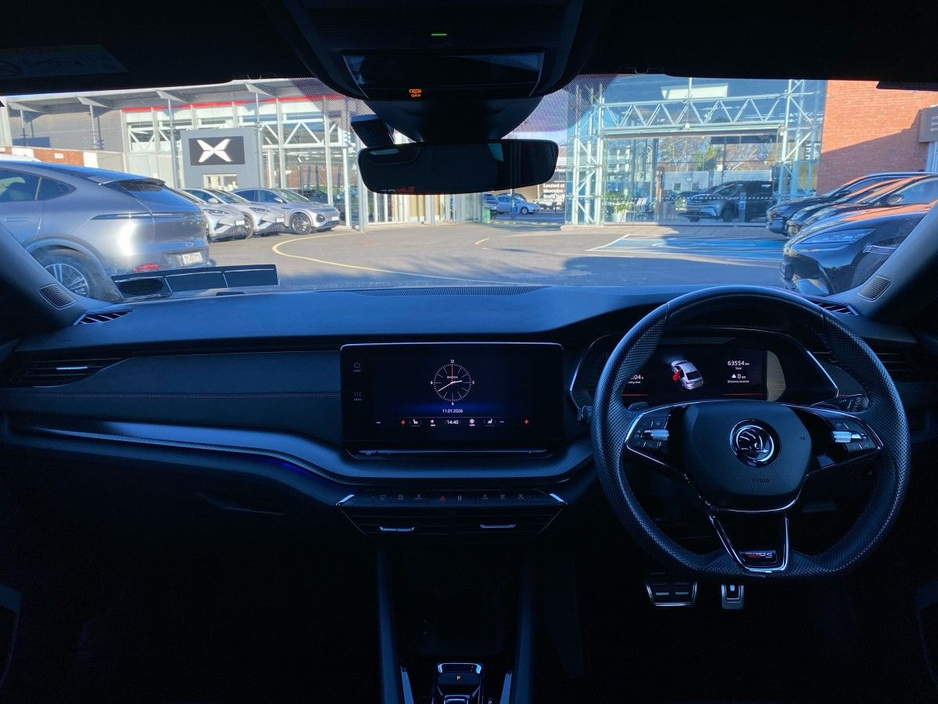 2023 Skoda Octavia - image 15