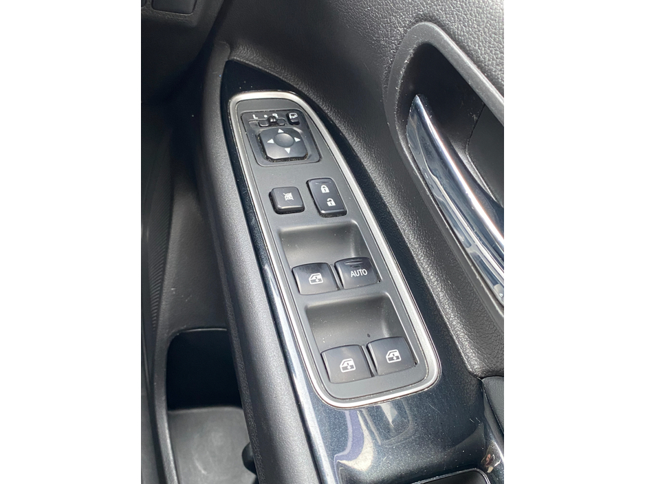 2016 Mitsubishi Outlander - image 8