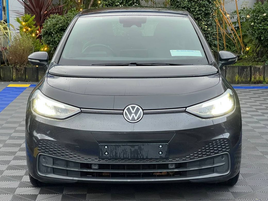 2023 Volkswagen ID.3 LIFE 58KWH // APPLE CARPLAY/ANDROID AUTO // PARKING SENSORS // DUAL ZONE CLIMATE CONTROL €20,950
