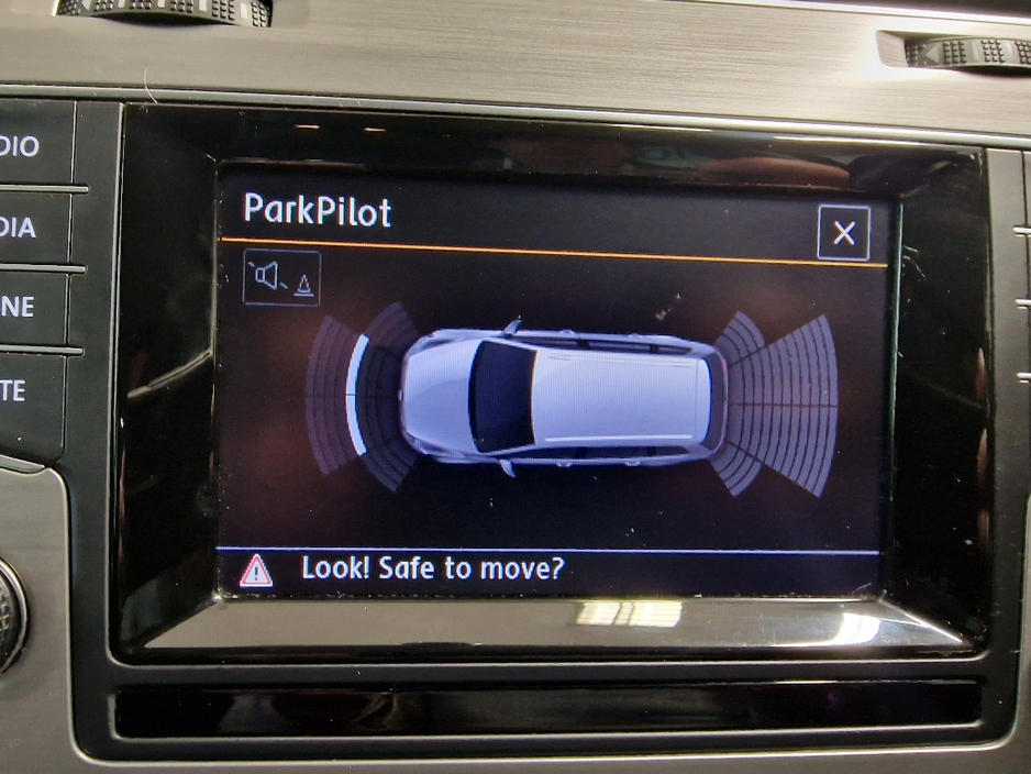 2014 Volkswagen Golf - image 11