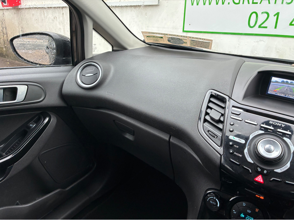 2014 Ford Fiesta - image 20