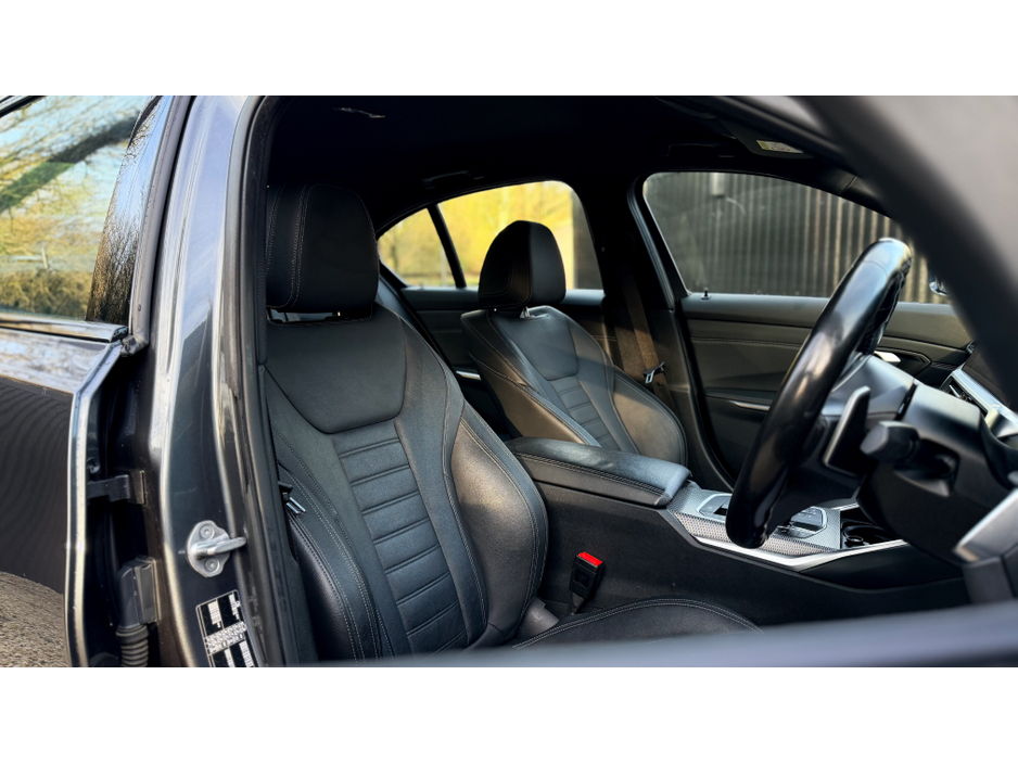 2021 BMW 3 Series 2021 (212)  BMW 330e M-SPORT  290BHP €25,999