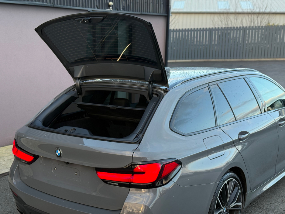 2022 BMW 5 Series - image 13