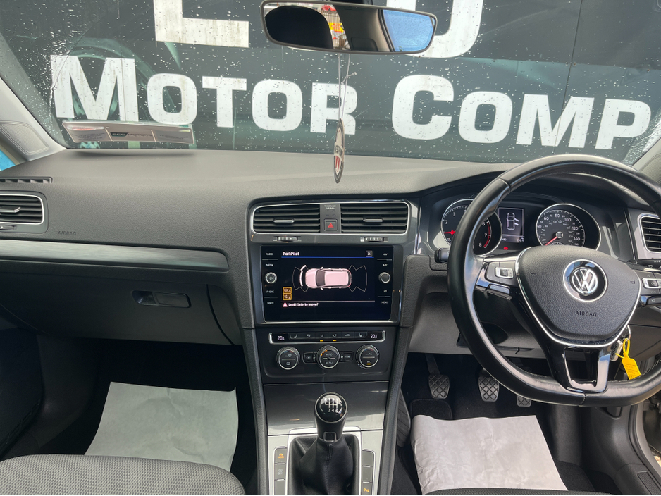 2020 Volkswagen Golf - image 8