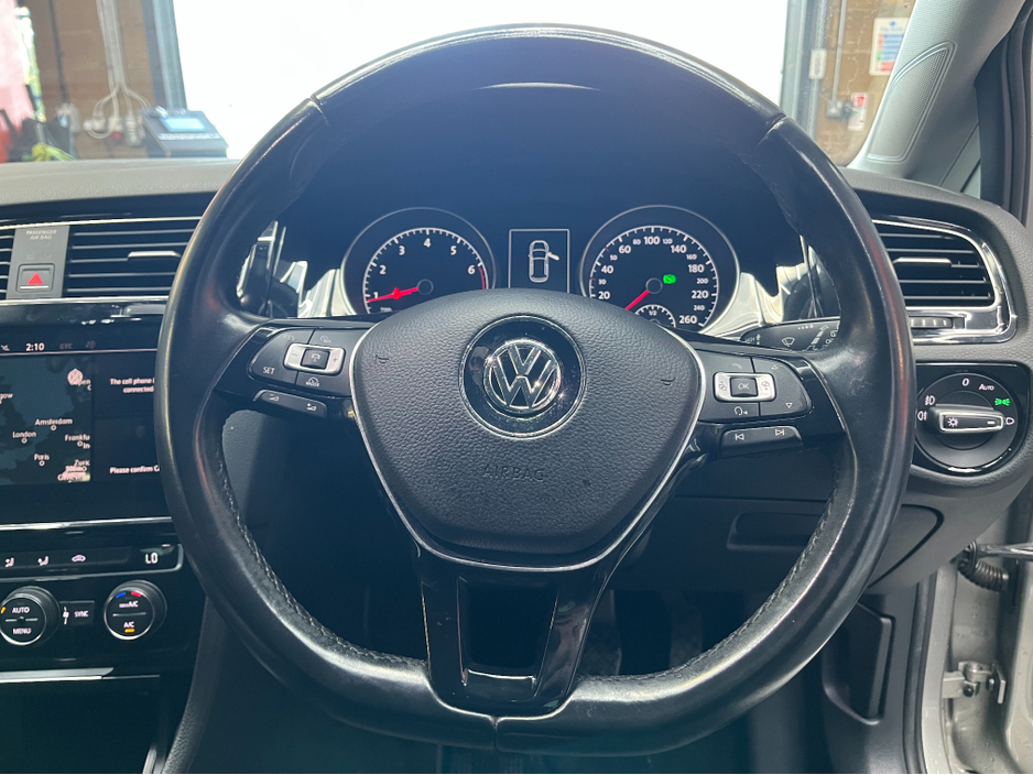 2017 Volkswagen Golf €17950! 2017 VOLKSWAGEN GOLF TSI HIGH LINE 1.4 AUTOMATIC / CRUISE CONTROL / REVERSE CAMERA / PADDLE SHIFTERS €17,950
