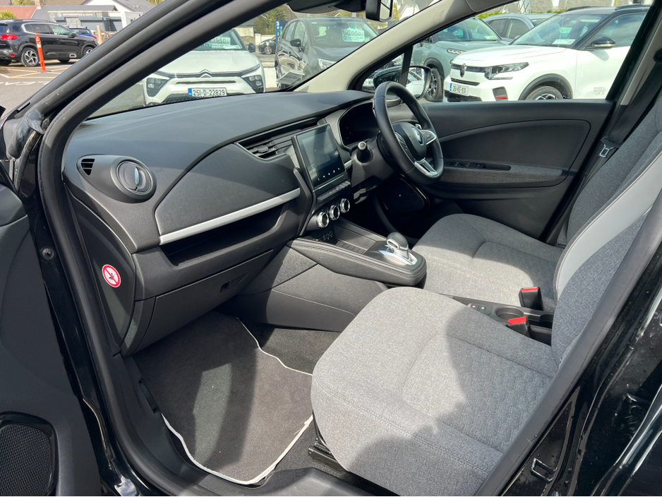 2021 Renault Zoe - image 13