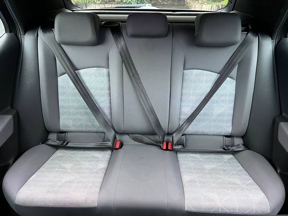 2023 Volkswagen ID.3 LIFE 58KWH // APPLE CARPLAY/ANDROID AUTO // PARKING SENSORS // DUAL ZONE CLIMATE CONTROL €20,950