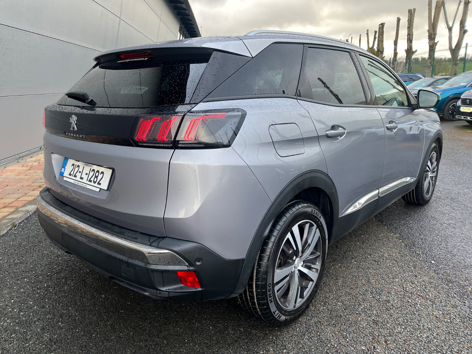 2021 Peugeot 3008 - image 3