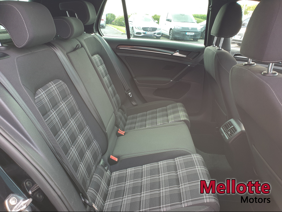 2017 Volkswagen Golf - image 10