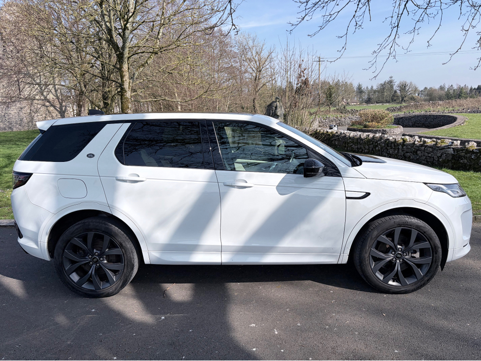 2023 Land Rover Discovery - image 6