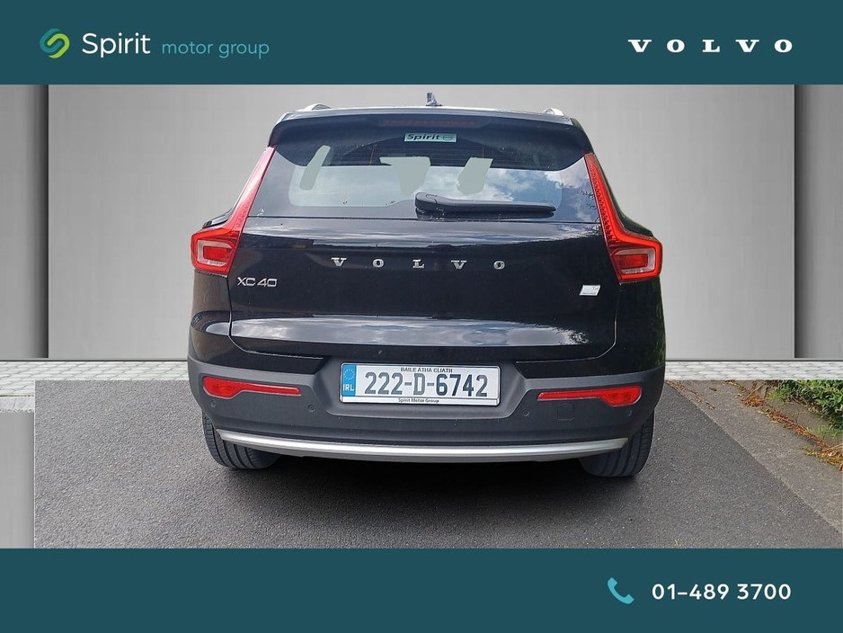 2022 Volvo XC40 - image 7