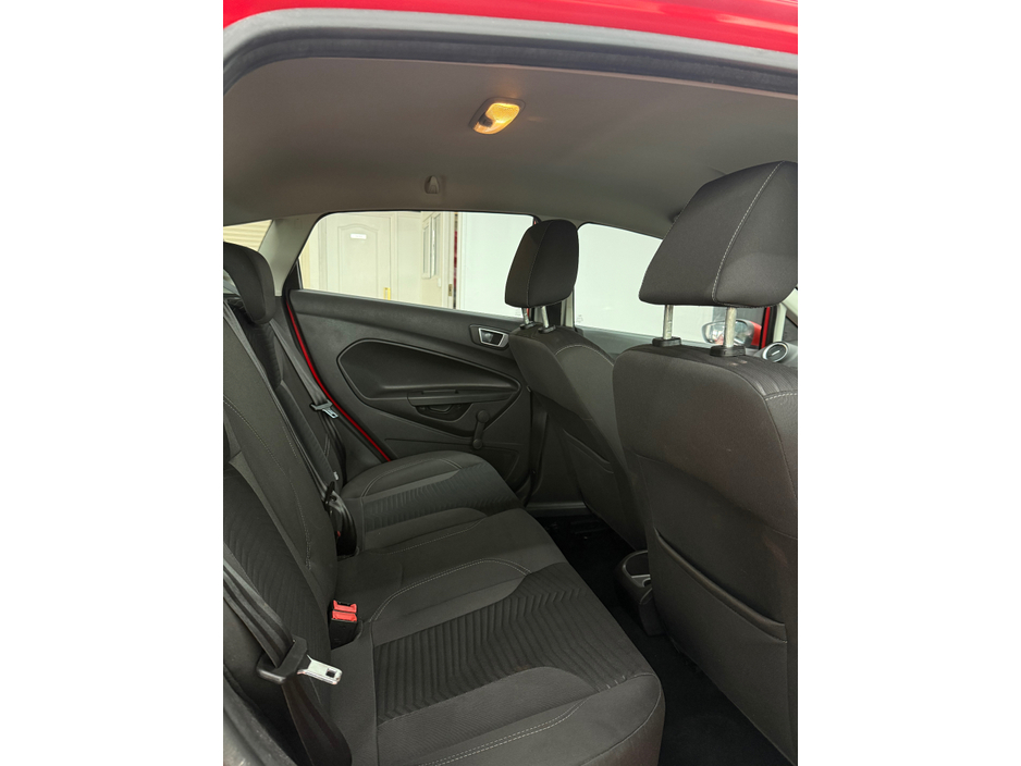 2012 Ford Fiesta - image 17